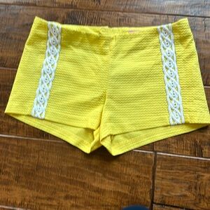 Lilly Pulitzer yellow short size 6